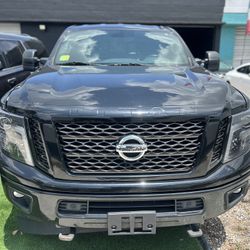 Nissan Titan 2018 Black Interior Diesel 