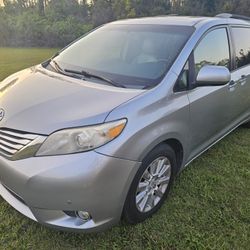 2011 TOYOTA SIENNA LIMITED AWD