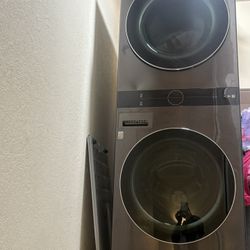 LG STACKABLE WASHER DRYER 