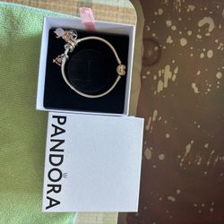 Pulsera Pandora, muy linda