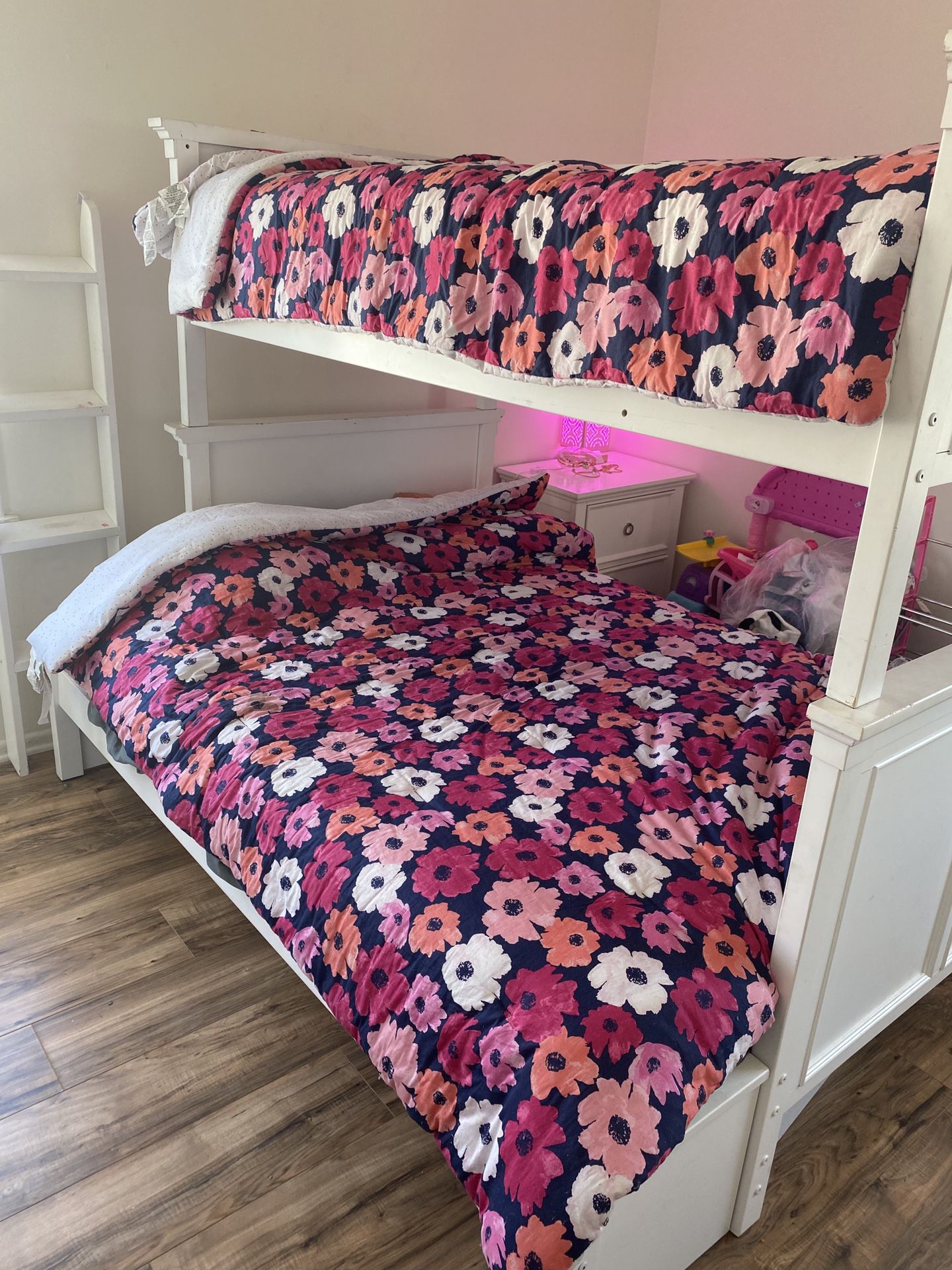 Bunk bed with foster full size mattress and foster twin mattress