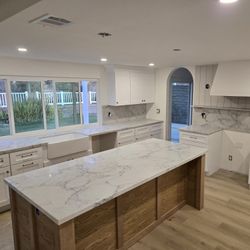 Countertop Installation & Slab Fabrication 
