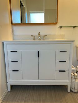 42” Freestanding Vanity w/white marble top & sink