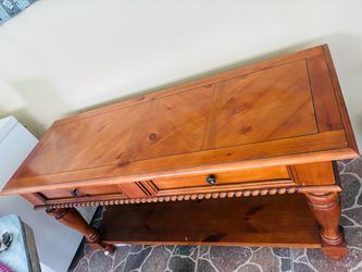 Consule table