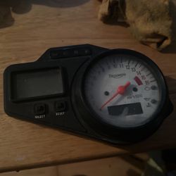 2001, Triumph TT 600 gauges