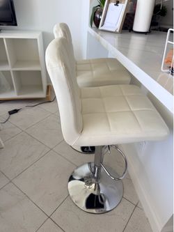 Barstools x 2 - white impecable