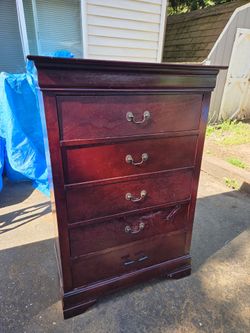 Beautiful 5 drawers Dresser