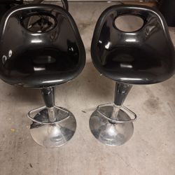 Modern adjustable-height bar stools