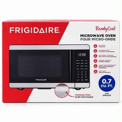 Frigidaire ReadyCook 0.7 Cu. Ft. Microwave Oven