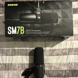 Shure SM7B Microphone(podcast/studio microphone)