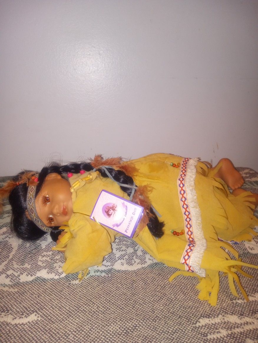 Collectibles Native American Dolls And Statue 