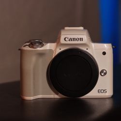 Canon EOS M50 Bundle