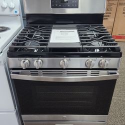30 in. 5.0 cu. ft. Freestanding Gas Range in
Stainless Steel with Griddle