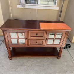 Entertainment console / kitchen