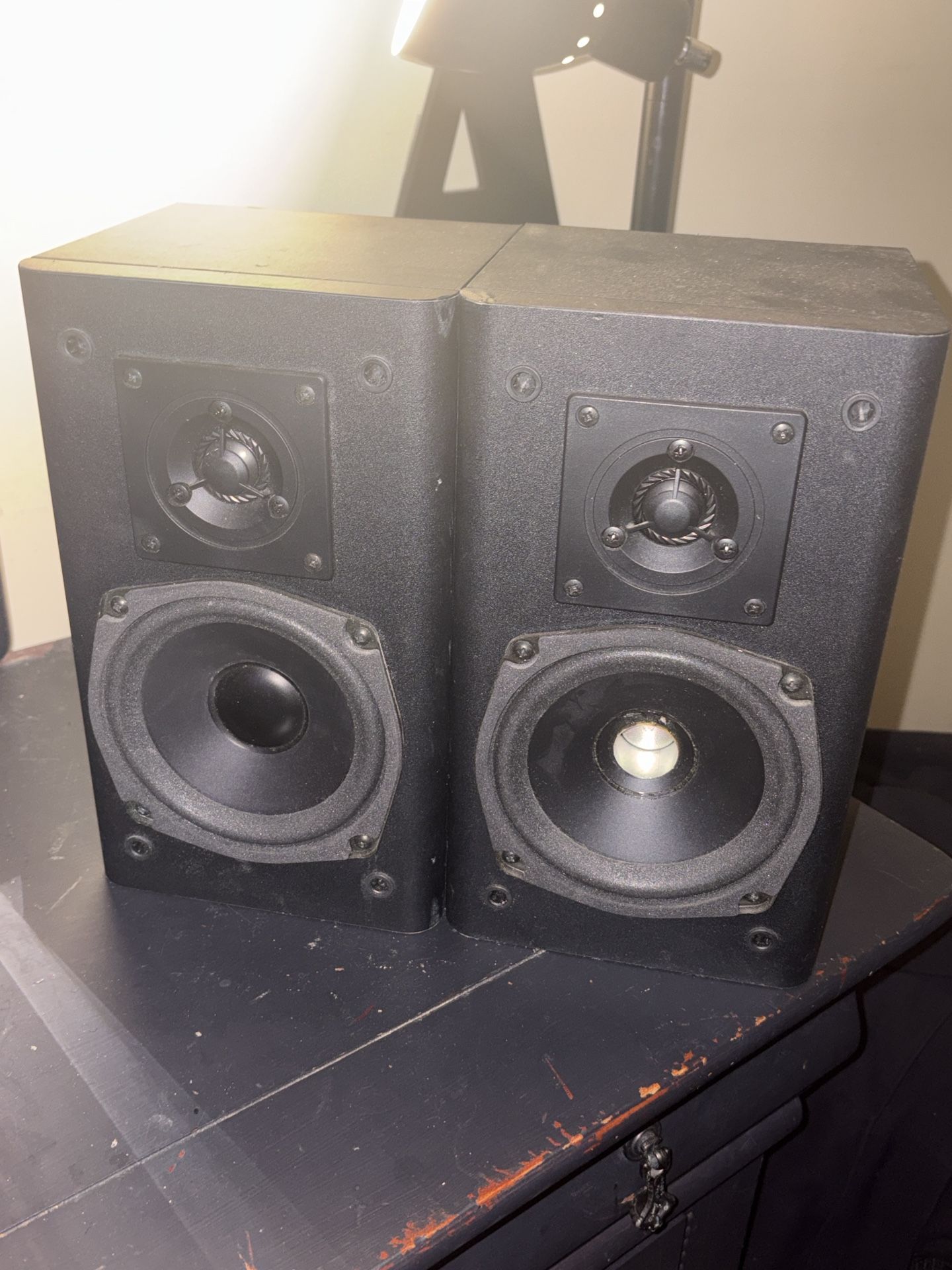 KLH 911B Bookshelf Speakers (Pair)