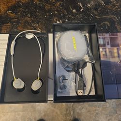 Bose Soundsport Blue Tooth With Charging Pack