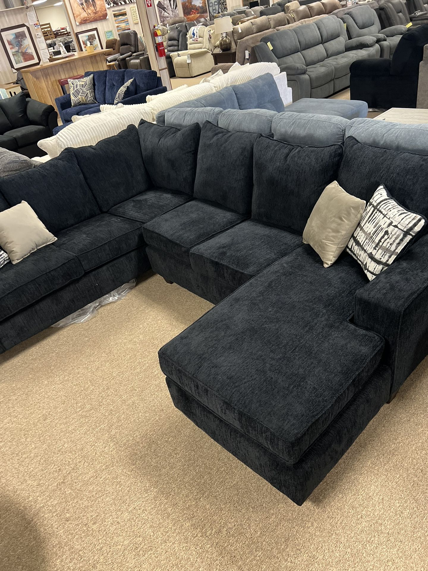 Stylish Reversing Chaise Sectional!