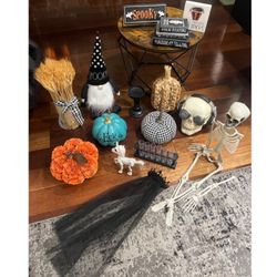 Halloween is almost here! Pumpkins, skull, skeleton & other stuff 🍂
