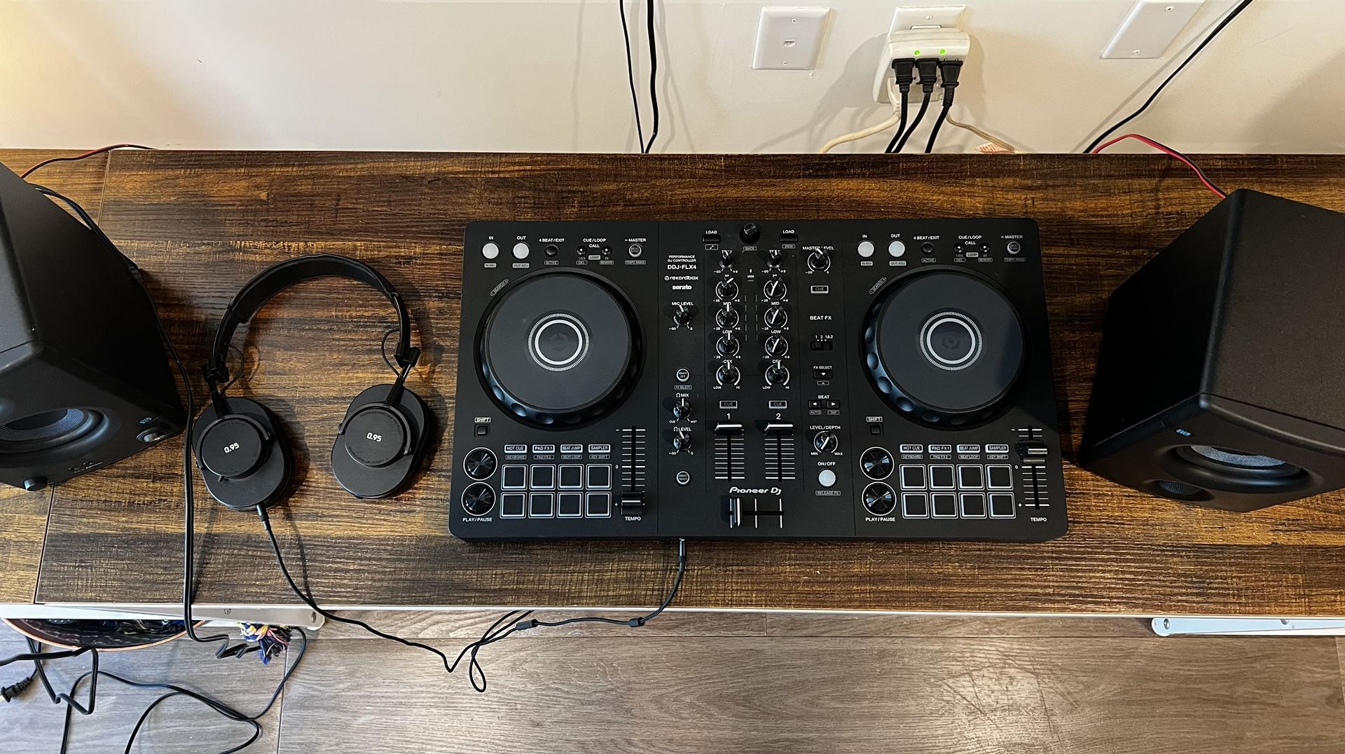 DJ Setup Bundle – Pioneer FLX4, Studio Monitors, M&D Leica 0.95 Headphones