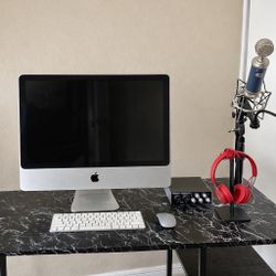 Content Creator Studio Setup – iMac + Blue Yeti Mic + Interface + Beats 