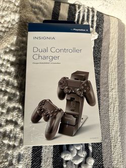 Insignia PS4 Dual Controller Charger