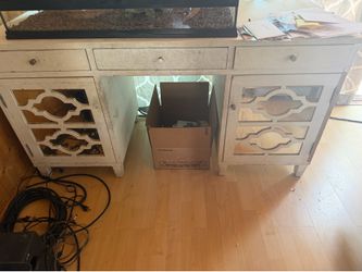 Free white desk
