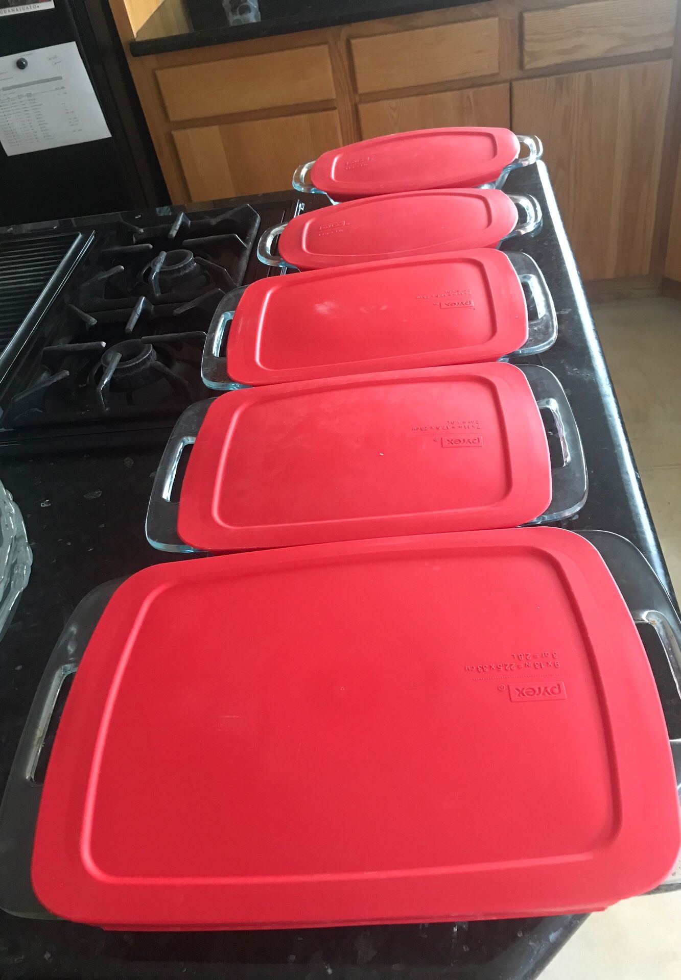 Moving out of country....selling 5 Glass Pyrex / with lids