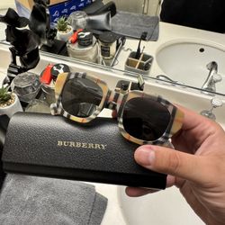 Burberry Sunglasses Used Twice Like New Authentic 