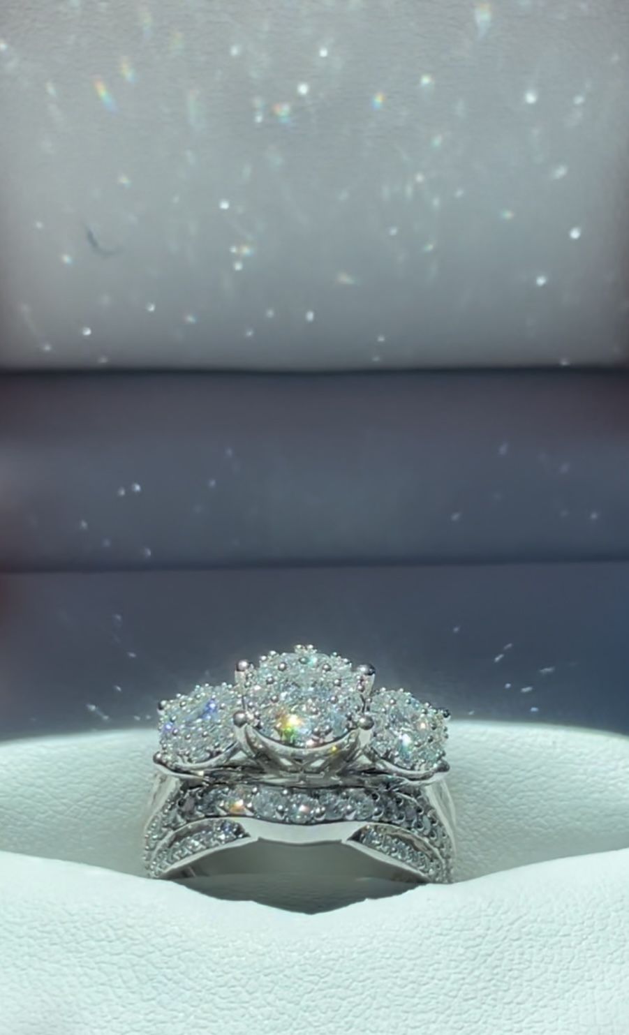 Beautiful 14K White Gold Diamond Wedding Ring