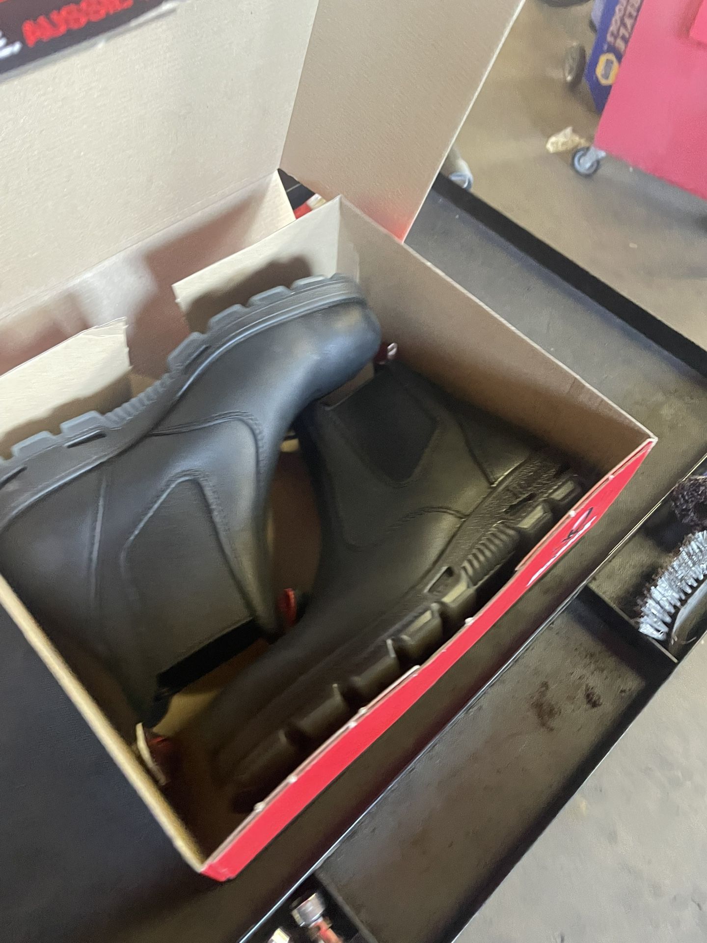 BRAND NEW—REDBACK BOBCAT MECHANIC BOOTS!!
