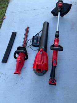 Craftsman CMCbl700 20V Combo Kit  Cordless String Trimmer, Blower & Hedge Trimmer. Lot is Used in good condition with some  cosmetic blemishes. These 