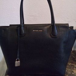 Mk purse can also be used as messenger bag 60 Obo