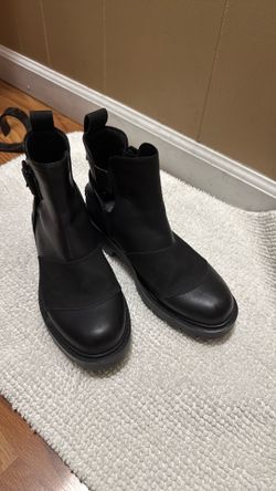 Boots UGG size 8
