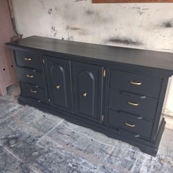 DRESSER