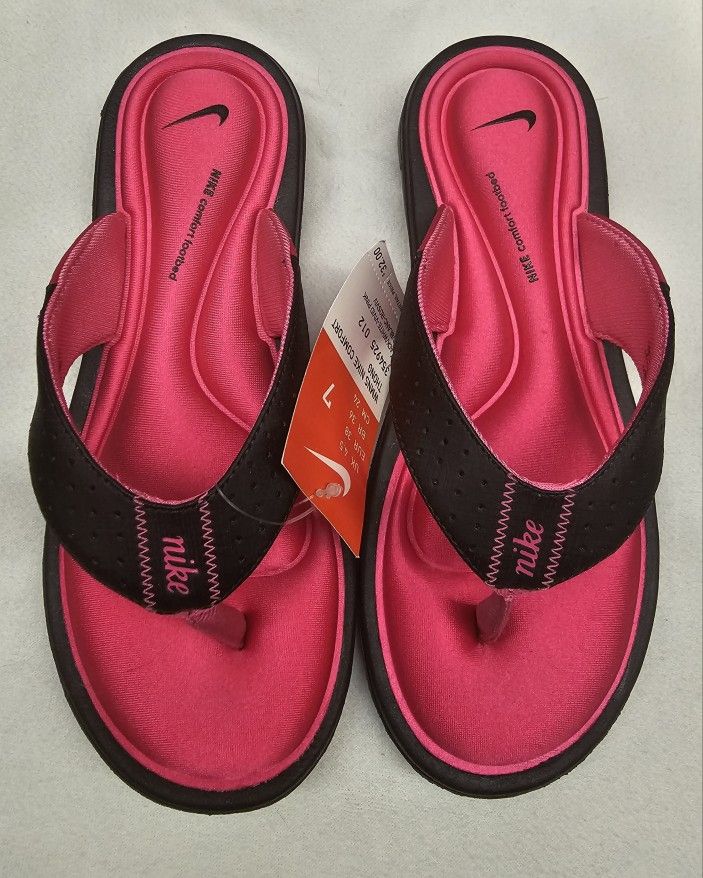 NIB - Womens Nike Comfort Thongs - Size 7