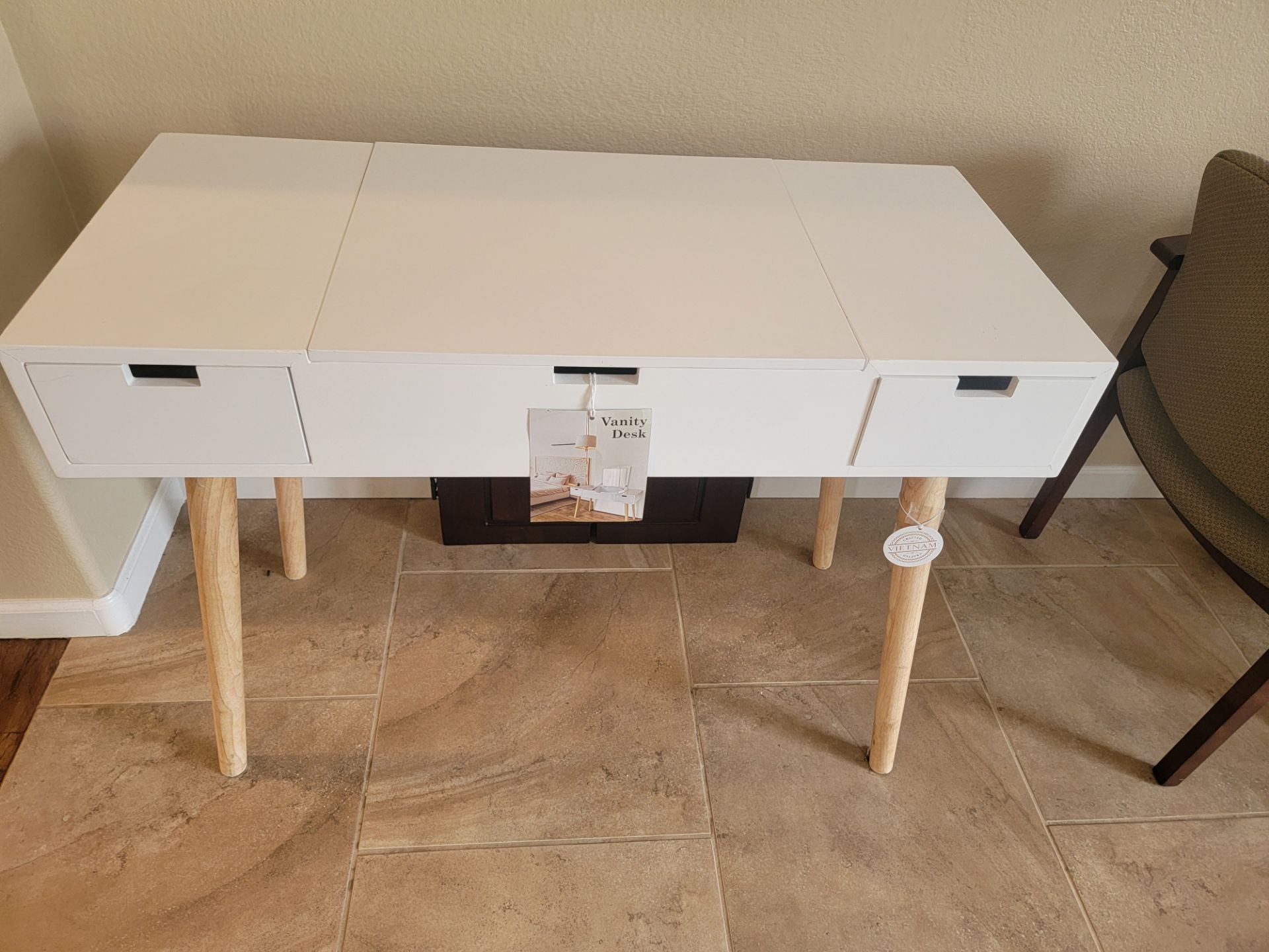 Vanity desk