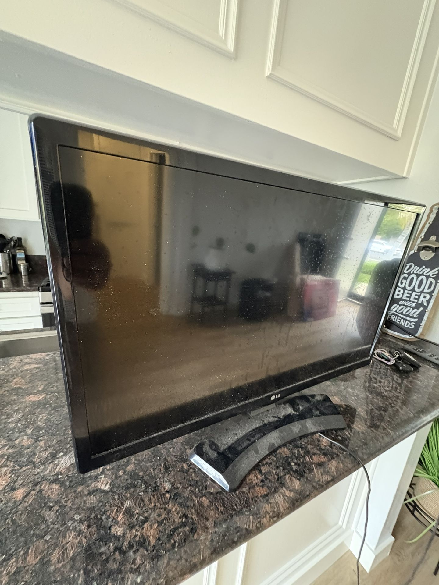 24” LG TV