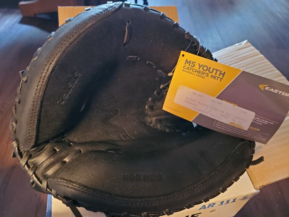 New Easton Youth Catchers Mitt