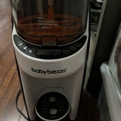 Baby Brezza Formula Machine 