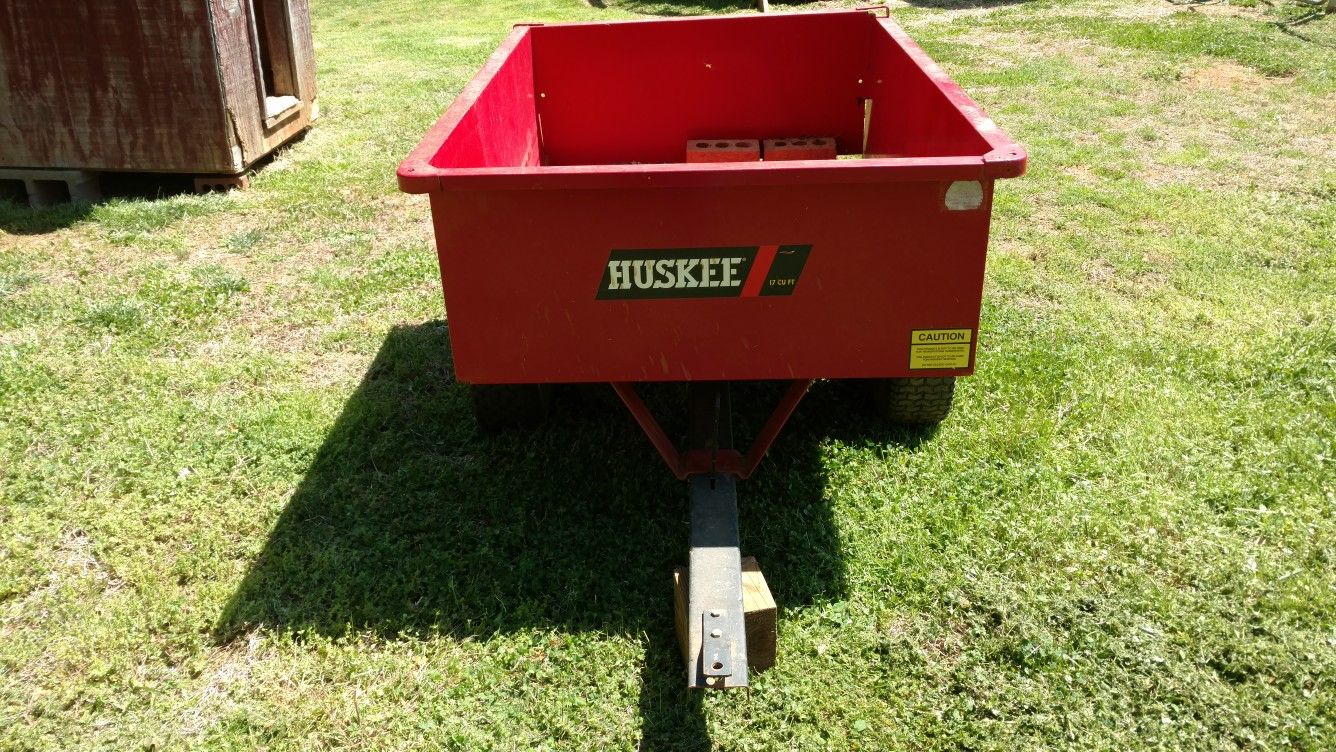 Huskee 17 cu ft Yard / Dump Cart