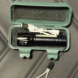 Zoom Rechargeable COB Flashlight