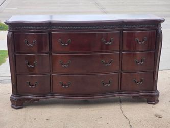 DRESSER