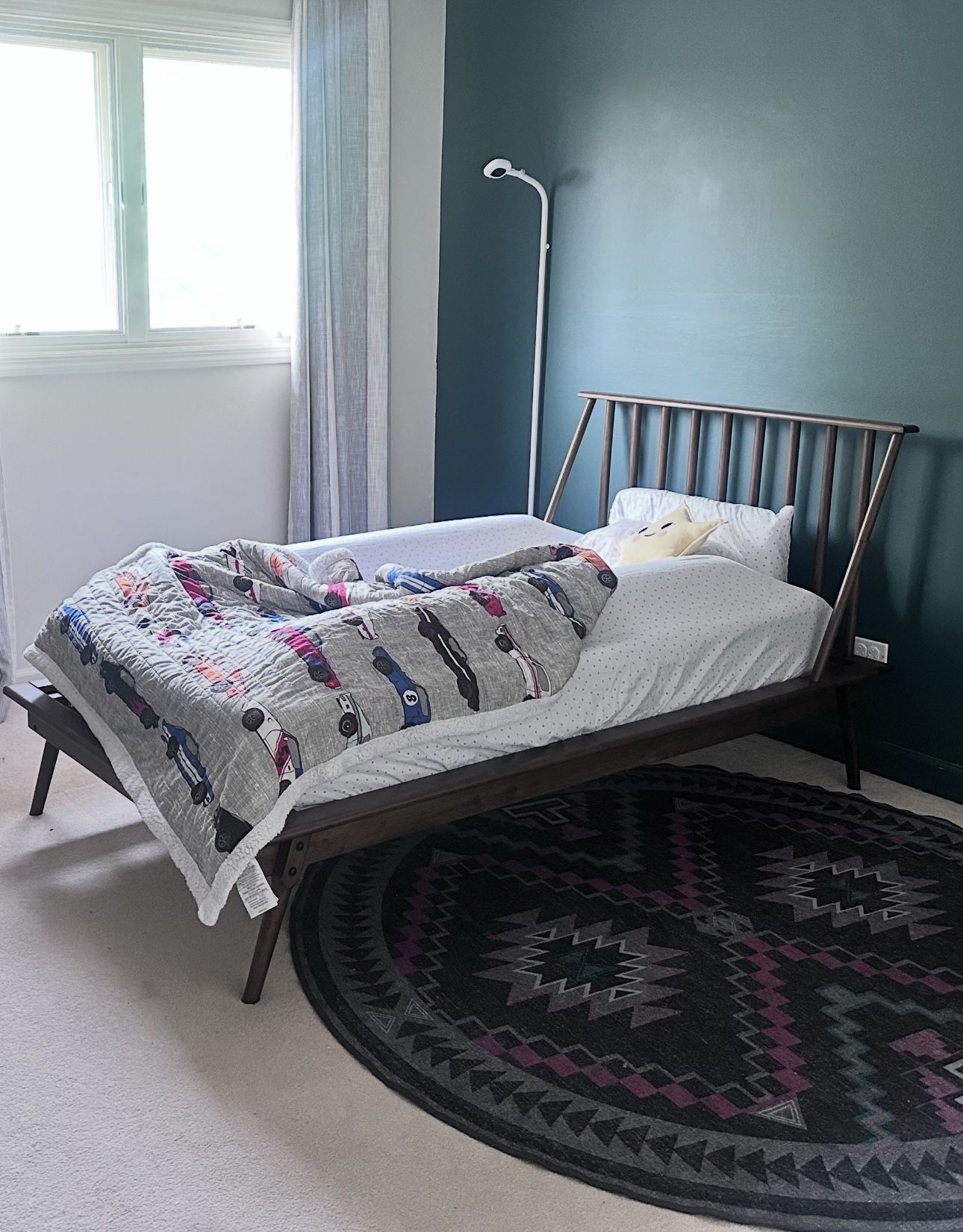 Twin Dawson Dupe! Bed frame and Mattress, Like New! Wood Spindle