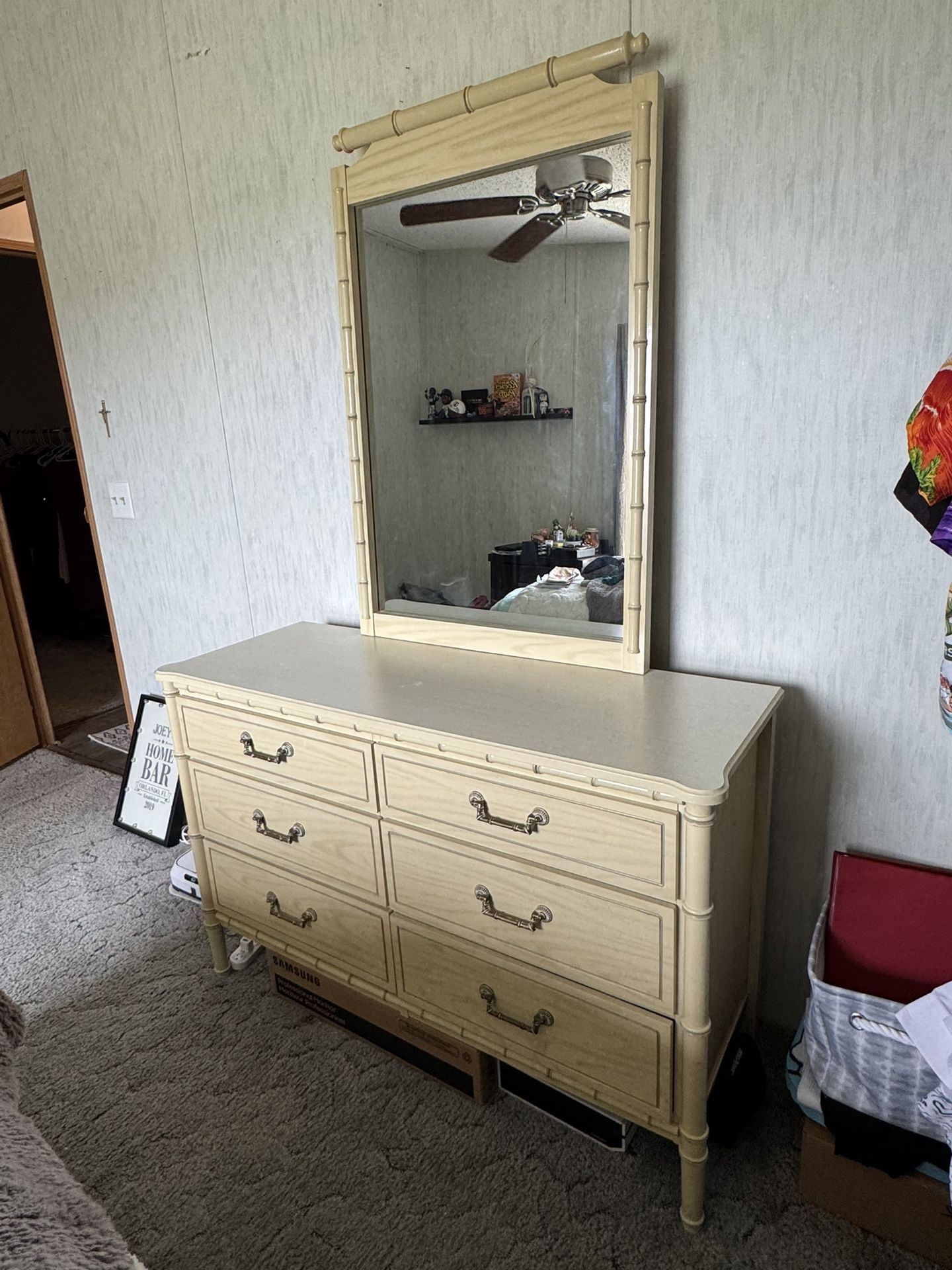 Dresser With Mirror