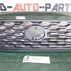1 broken tab 2016 - 2017 - 2018 - 2019 - 21 - 2023 TOYOTA TACOMA FRONT GRILLE OEM AX17960