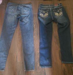 Women's jeans. Five pairs in perfect condition. Size 5,6 and 7.All fit like a 5-6.