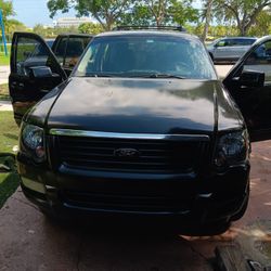 Ford Explrer Título Linpio  Un Dueño Casi Nueva Exelentes Condiciones Año 2006 Todo Casi Nuevo  Tiene 141 Millas 