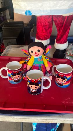 Mexican Ragdoll “Lele” and mugs