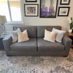 Pull Out Couch - Queen Size