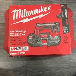 Milwaukee M12 Band saw Kit